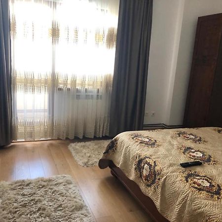 Peninsula Apartment, Constanta Bagian luar foto