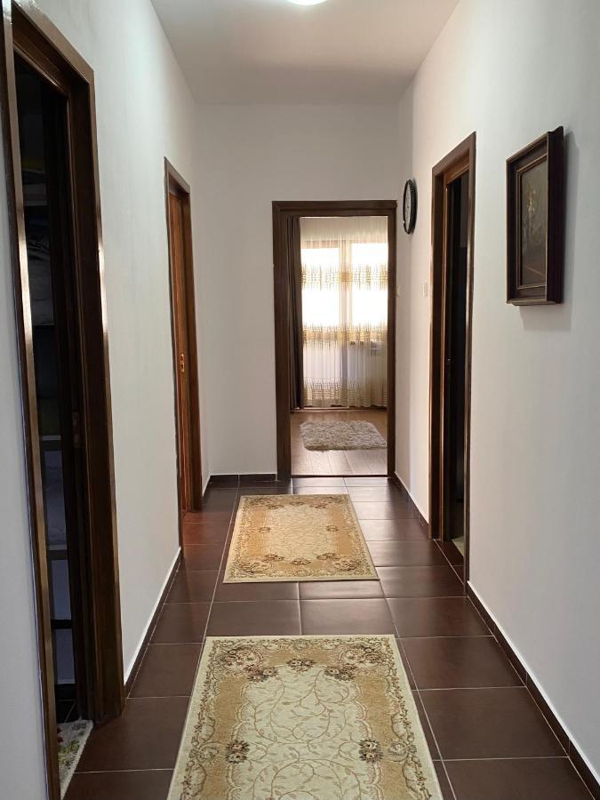 Peninsula Apartment, Constanta Bagian luar foto