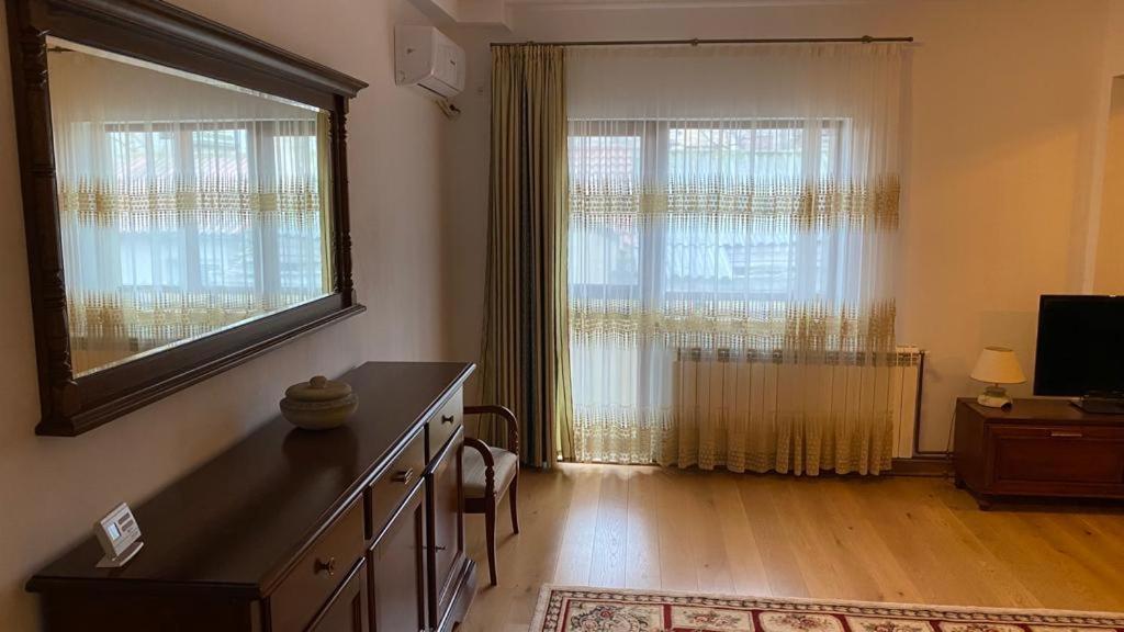 Peninsula Apartment, Constanta Bagian luar foto